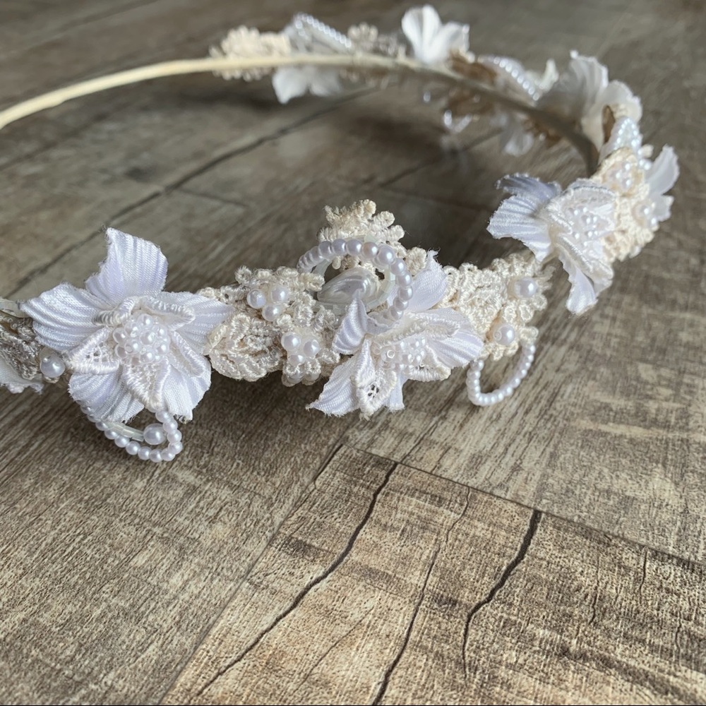 Vintage Off White Floral & Beaded Head Piece - Picture 2 of 6